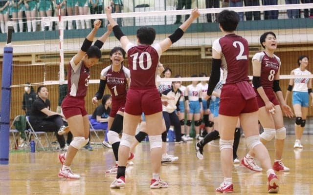 下北沢成徳高が新人大会に続いて失セット0で優勝　平均身長179.2cmの大型スパイカー陣がセッター小山のトスで躍動