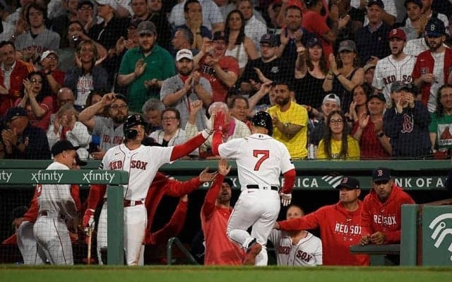 【MLB】メジャー初三塁打の吉田正尚は「グッドジョブ」　初回4得点を監督絶賛「試合決めた」