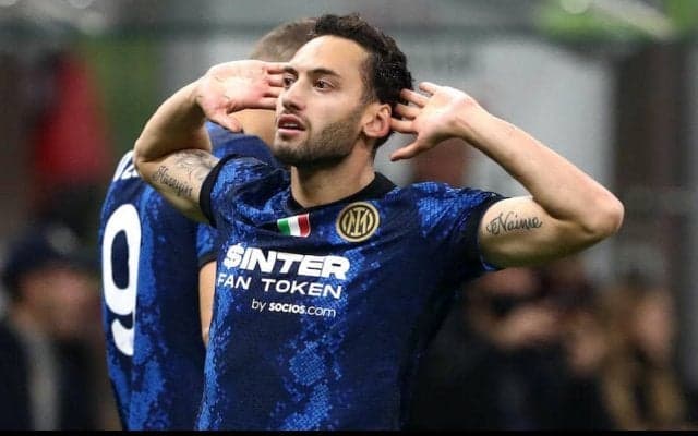 「過去は過去」インテルMFチャルハノールが前所属先ミランにも敬意、CLでのダービーには「好ゲームを展開した」