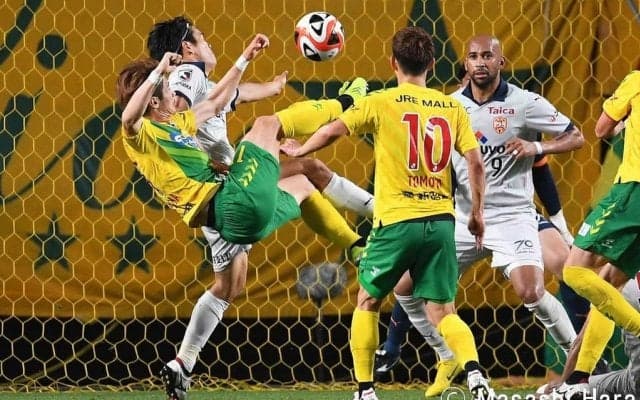 【J2「大白熱」】千葉「35歳MF」のアクロバティックゴールで清水が9試合ぶりに敗戦！怒りの秋葉監督「全員でもう一度性根を叩き直してやりたい」(1)