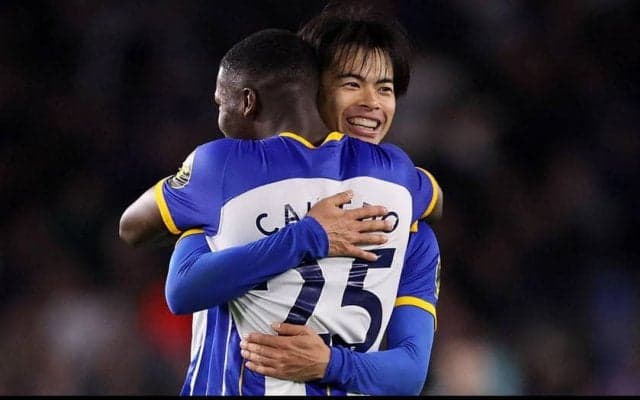 「おばさん感ある」三笘とカイセドが試合中にまさかのオバショット？ブライトン公式の投稿が話題「世間話してる風にしか見えない(笑)」