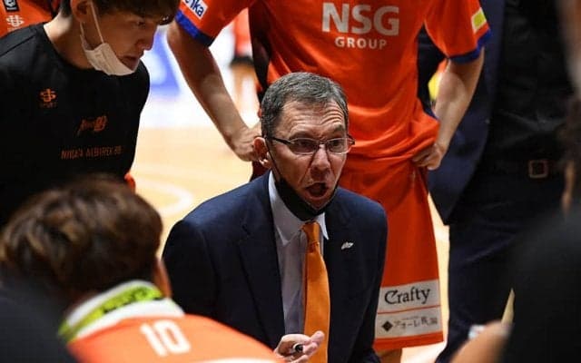 新潟アルビレックスBBがコナー・ヘンリーHC、河合竜児ACとの契約満了を発表