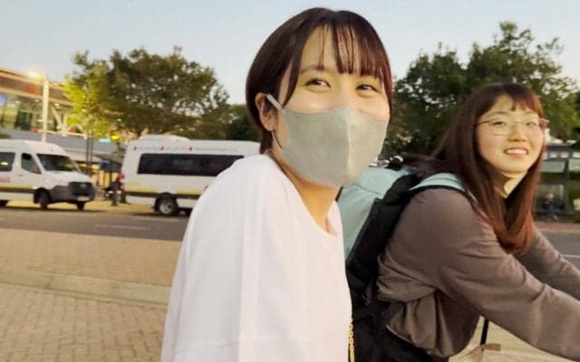 【世界卓球】伊藤美誠、張本智和、平野美宇ら 日本代表選手団が南アフリカのキング・シャカ国際空港に到着！