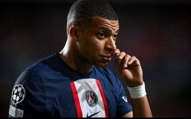 「40㎝のヒールでも履いているのか？」ムバッペと身長220㎝のバスケ界の超逸材が同身長に見える2ショットが話題！「台座はどこに隠してある？」