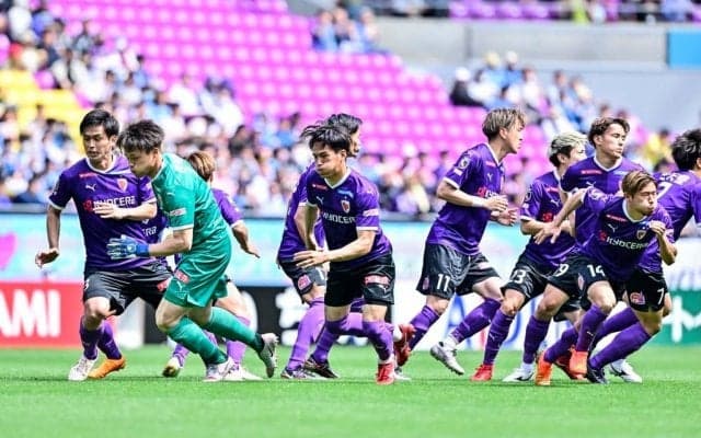 「メッチャ可愛いです」横山由依がJ1京都の「ユニフォーム着用写真」公開でファン歓喜！「サッカーユニ着てる女子はさらに可愛いさが増し増しや！」など大反響！