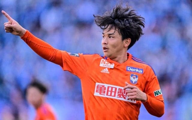 「一気に剥がした」新潟DFの状況を一変させた「また抜きプレー」にファン興奮！「ここでドリブルで交わせるのは凄いな…」「前への剥き方最高に上手いよね」など称賛続々