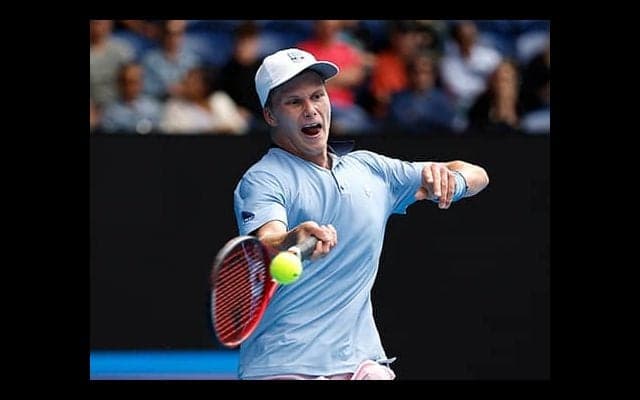 2ヵ月で両手首を手術「困難」