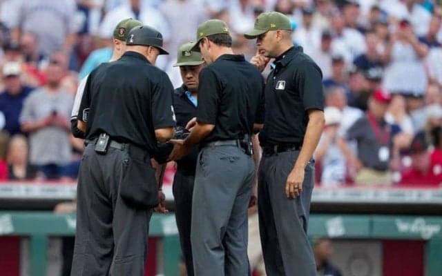 【MLB】粘着物質使用疑いでも…続投OKの審判に敵将激怒　ファンは呆れ「罰金を科されるべき」