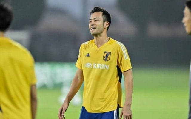 「パパの顔！」元日本代表主将DF吉田麻也が公園ブランコでの愛娘との「幸せオーラ２ショット」公開！ファンから「癒される」「こんな旦那うらやまー」の声