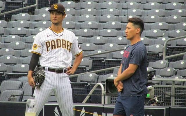 【MLB】ダルビッシュ有＆吉田正尚が20分間談笑　世界一“侍戦士”がグラウンドで再会