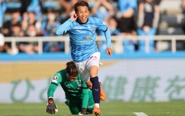 「これはマジ凄い」「速すぎだぞ」横浜FCの山下諒也、衝撃のスピードでスタンドを沸かせるスーパーゴール「リレーで追い越された嫌な思い出が…」