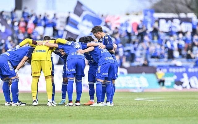 「その時、町田が動いた！」J2町田がホーム最多入場者数を更新、劇的勝利後のスタジアムの一体感が素晴らしい！ 選手、サポーターとともに黒田監督も喜びのジャンプ