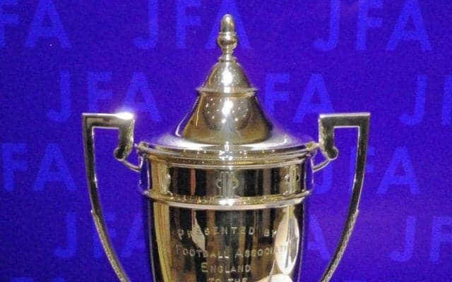 イングランドと日本をつなぐ「天皇杯」【サッカー界の「優勝杯」をめぐるミステリー】(2)