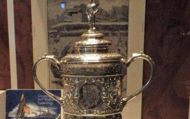 ワールドカップを待ち受ける「2042年問題」【サッカー界の「優勝杯」をめぐるミステリー】(4)