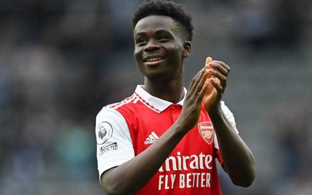 アーセナルが優勝争いに貢献したFWサカとの長期契約を発表！今季はプレミアで13ゴール11アシスト