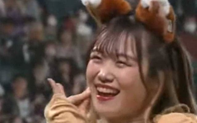 “全身きつね”に着替えたチアが「天使やん」　腰フリフリに大接近「マジで可愛い」
