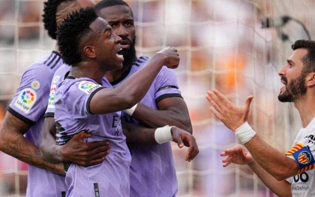 バレンシアのスタンドが5試合閉鎖…ヴィニシウスへの信じられない数々の人種差別行為が理由