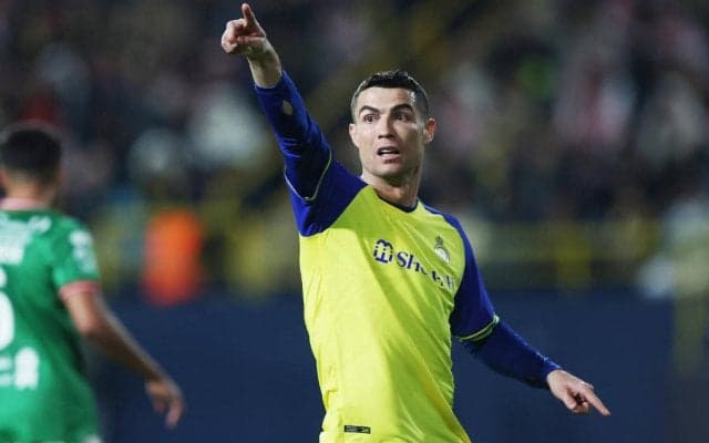 「信じられないゴール」「唯一無二」」C・ロナウド圧巻のミドルで逆転勝利！ 元JリーガーのGKを打ち破り逆転優勝に望みをつなぐ