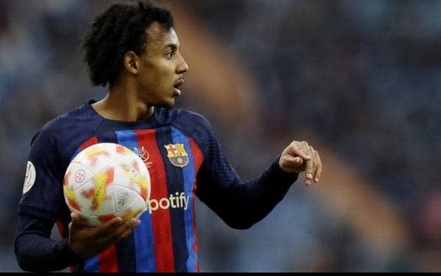 右SBは嫌？　加入1年目のクンデがバルサに移籍要望か