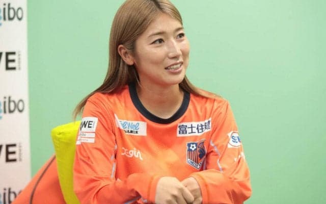 「すごいいい写真！」「美人さんが三人」大宮V仲田歩夢、旧友と再会し赤ちゃん抱く姿が反響「あゆちゃん睨まれてる」