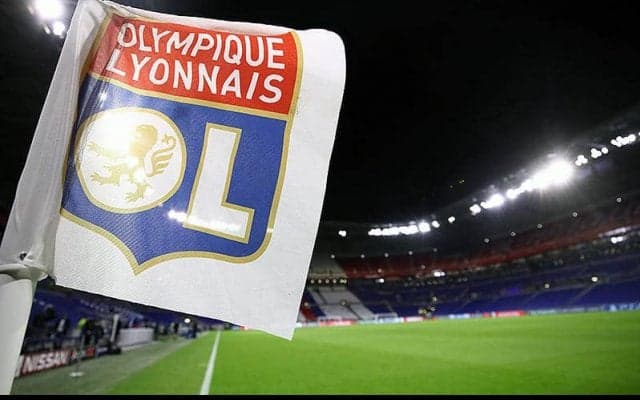 「かっこよすぎんか！」リーグ・アン7連覇した黄金期を彷彿とさせるリヨンの新ユニフォームが反響！「美しい」