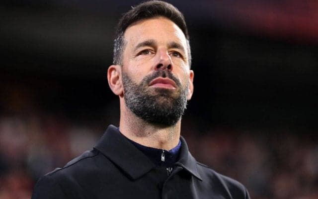 ファン・ニステルローイ監督がPSVの指揮官を電撃退任！ クラブのサポートに不満でシーズン終了を待たずに決断