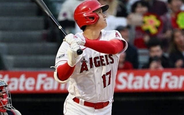 地上114センチの衝撃的な一打！ 大谷翔平の4試合ぶりの12号に米驚愕「ピッチャーが逆方向に」「スペクタクルだ」