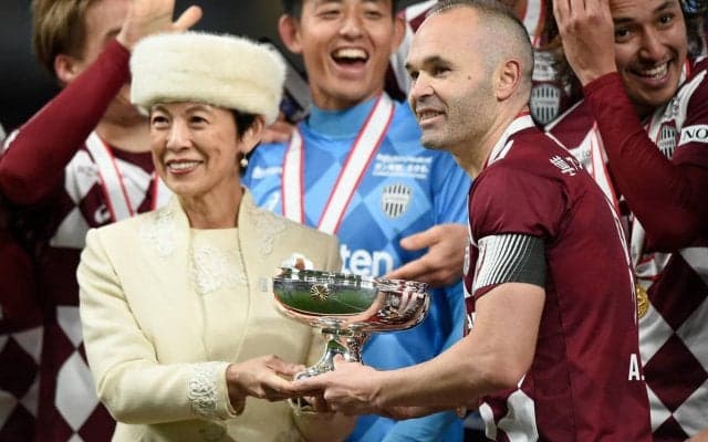 「ここを去ることがベストの決断」神戸での引退も考えていたイニエスタ、涙まじりで退団の理由を明かす「ピッチに立ち続けたい」