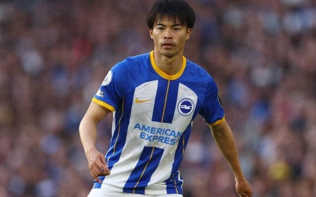 ノリノリな南米勢に巻き込まれる三笘薫にファンも注目「海外のパーティに参加した日本人留学生みたい」「ノリ方がかわいい」