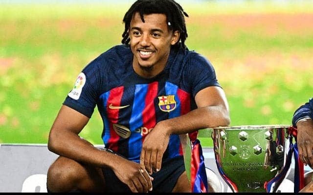 バルセロナ退団希望報じられるクンデが噂を完全否定