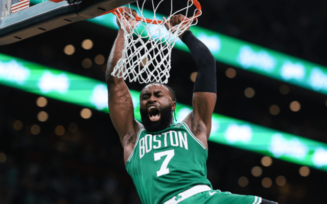 先発4人が20点越えでセルティックスが連勝…ブラウンが要所で豪快ダンク