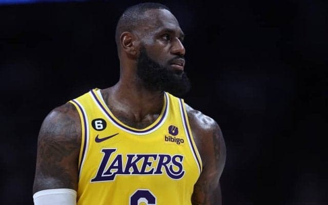 プレーオフを終えたレブロン…「彼は足の腱を断裂しながらプレーしていた」と現地記者