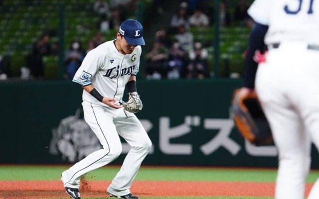 復帰戦で失策…源田壮亮「申し訳ない」　“相棒”が語る違い「慣れるには時間かかる」