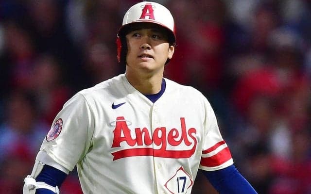 【MLB】大谷翔平の何気ない仕草が「かわいい」　試合直前に同僚への“相談”が反響