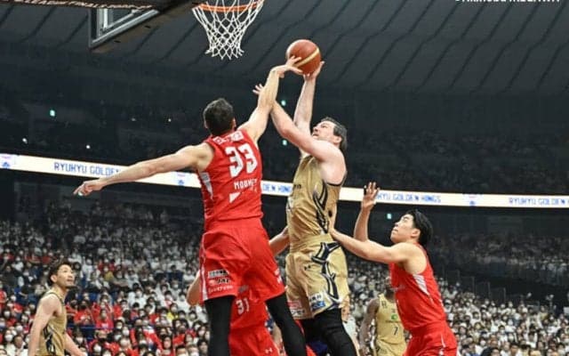 琉球ゴールデンキングスが悲願のBリーグ初制覇に王手！　ファイナル初戦で千葉ジェッツとの死闘を制す