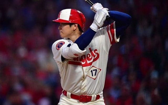 【MLB】大谷翔平がビンタされて「ちょっと嬉しそう」　ベンチでの“気合い注入”にファン悶絶