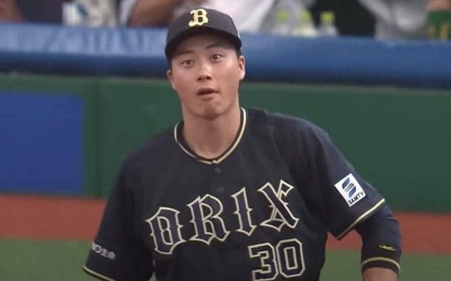 “新入り内野手”は「もしかして神？」　源田も唖然…爆肩＆跳躍力に驚嘆「鳥肌もの」