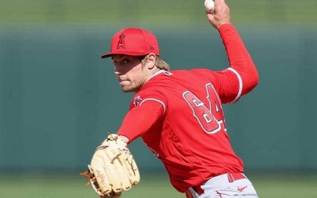 「オオタニをトレードする準備だ」169キロ剛腕の“緊急昇格”に懸念!? エ軍の投手編成に皮肉の声「通用するとは思えない」