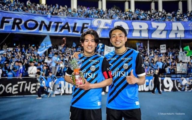 川崎サポーターが柏戦でスポンサーに向けた「38文字の愛の横断幕」を掲示！ 川崎信用金庫などに続き、今回は「ウエインズトヨタ神奈川」が“標的”に……プロクラブの理想形