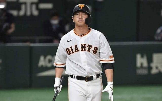 巨人が長野を抹消…27日の試合で途中交代　鷹は前日3失点の泉が再調整、29日の公示