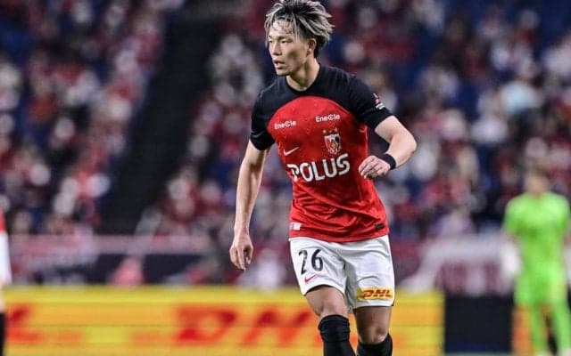 「レッズサポも泣くでしょ…」浦和DF荻原と京都サポーターとの試合後のやり取りが大反響！「引退試合くらいの立ち振る舞い」「よほど愛されている証拠」の声上がる