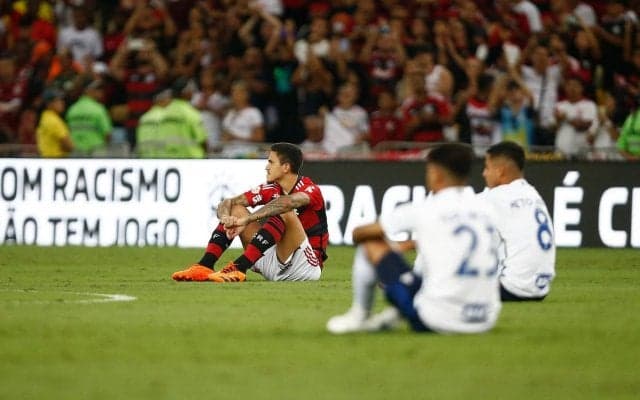 「これは驚いた」「素晴らしい行動」キックオフからプレーを放棄…人種差別反対の行動で古巣がヴィニシウスをサポート「欧州ではできない」