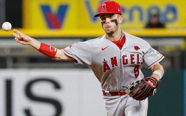 【MLB】「1年前は大学生だったのに」　窮地救う“爆裂ダイブ”が「ゴールドグラブ」