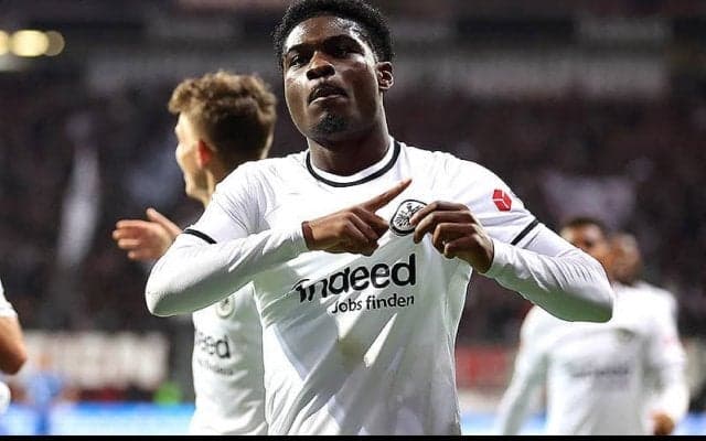 フランクフルト、PSGからレンタル中のディナ・エビンベを完全移籍で獲得！　今季公式戦28試合に出場