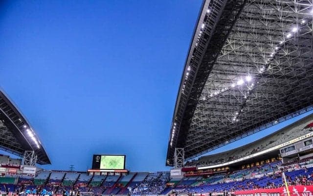 「かわいい！」浦和L・遠藤優が「ウエディングドレス姿での愛犬抱き抱えショット」公開！ 浦和レッズのドッグシャツを着用した埼スタでの記念写真