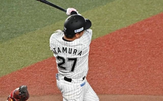 ロッテ快勝の裏に元巨人コーチの「意地」　因縁対決を制したものとは