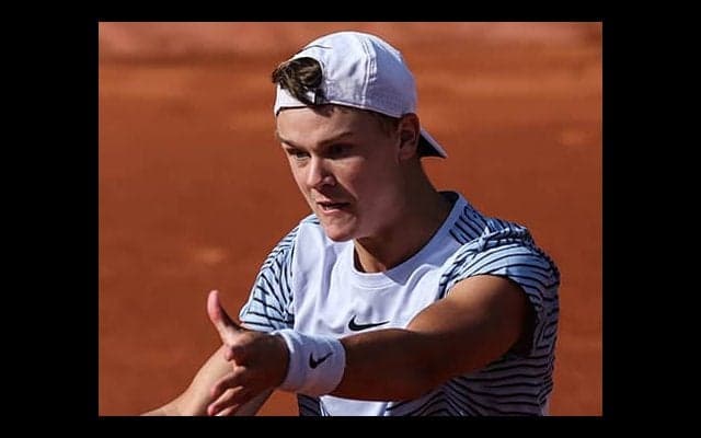 昨年8強ルーネ 2年連続初戦突破