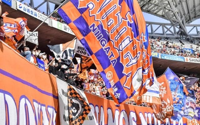 「かわいすぎ！」J1新潟の選手の「ベースボール風ユニフォーム」着用動画公開！ 2万5千人にプレゼントする特別デザイン姿に、「総じてかわいい」とファン歓喜