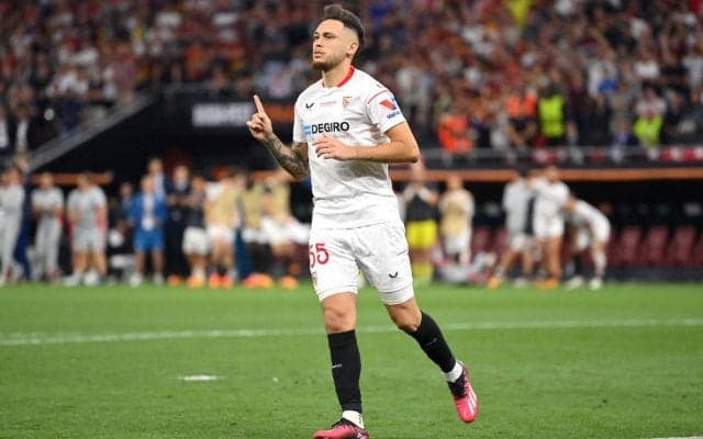 セビージャFWが驚きのノールックPKを披露！決勝戦のPK戦一番手というプレッシャーの中でも強心臓ぶりを発揮