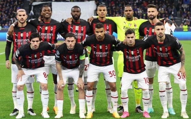 伝統の赤黒ストライプが大胆に一新！ミランの新ユニフォームが発表「赤黒感無いけどかっこいい」「新時代が始まった」